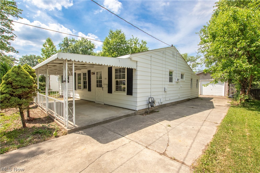 861 Oak Street Property Photo 2