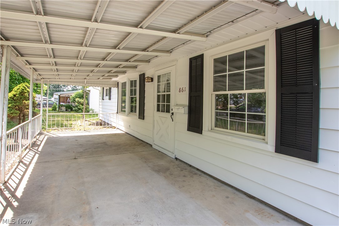861 Oak Street Property Photo 3