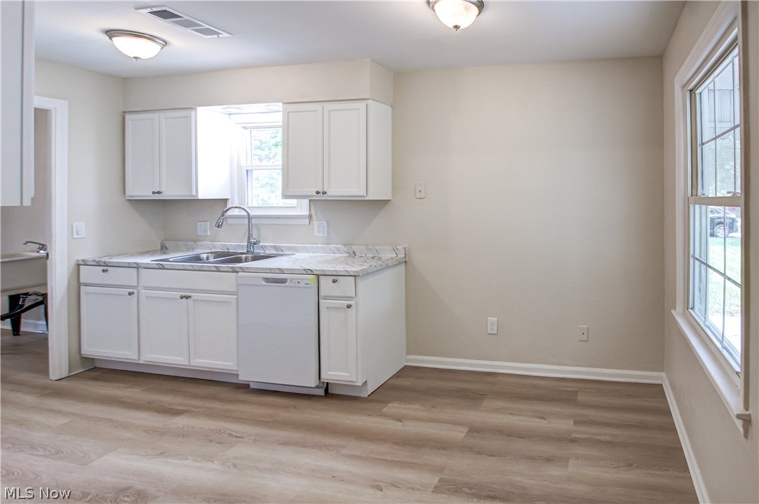 861 Oak Street Property Photo 8