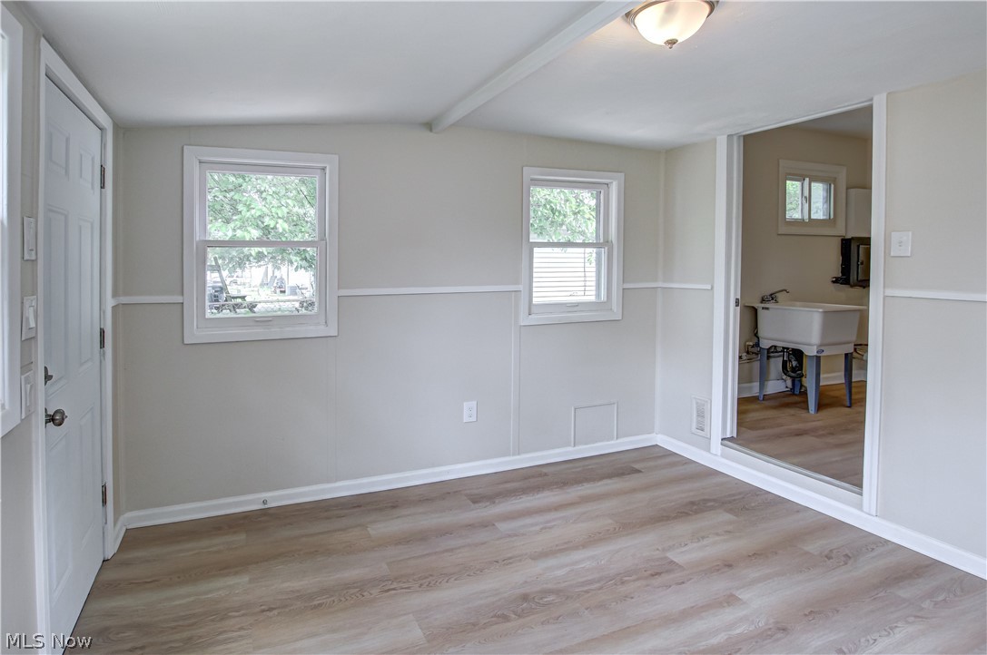 861 Oak Street Property Photo 18