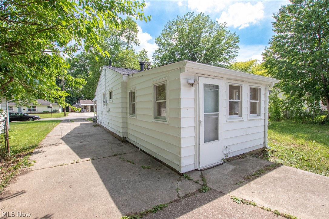 861 Oak Street Property Photo 33