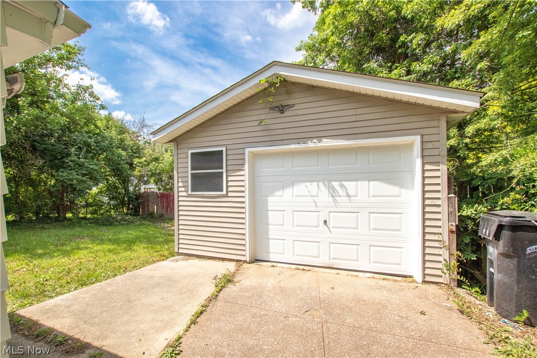 861 Oak Street Property Photo 34