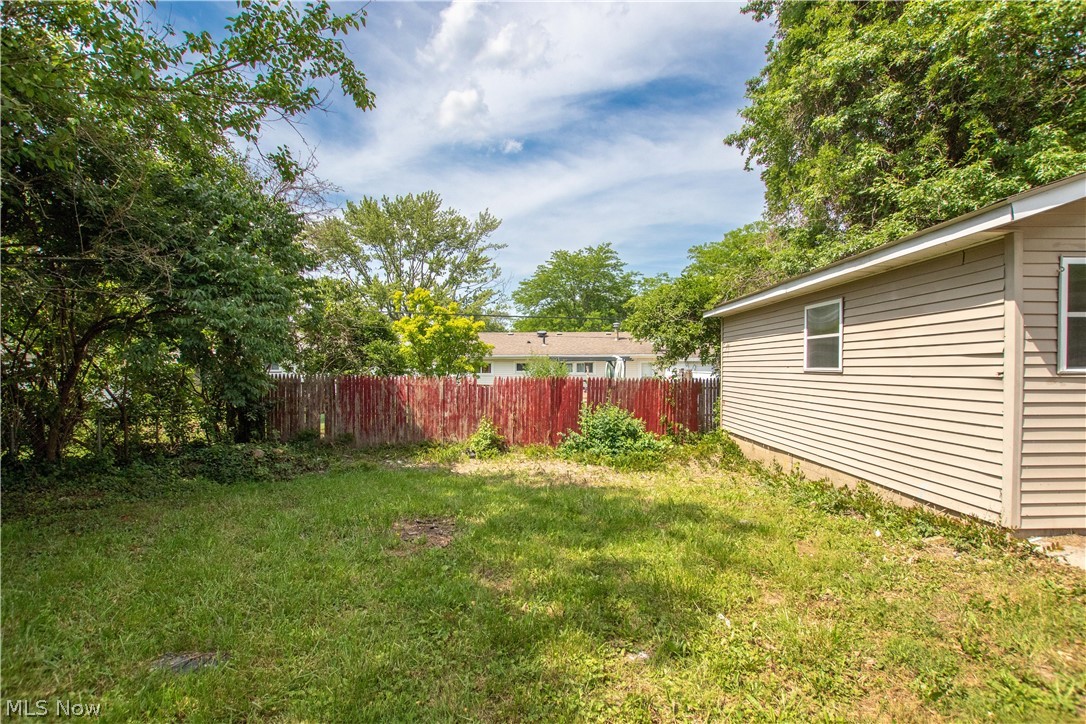 861 Oak Street Property Photo 36