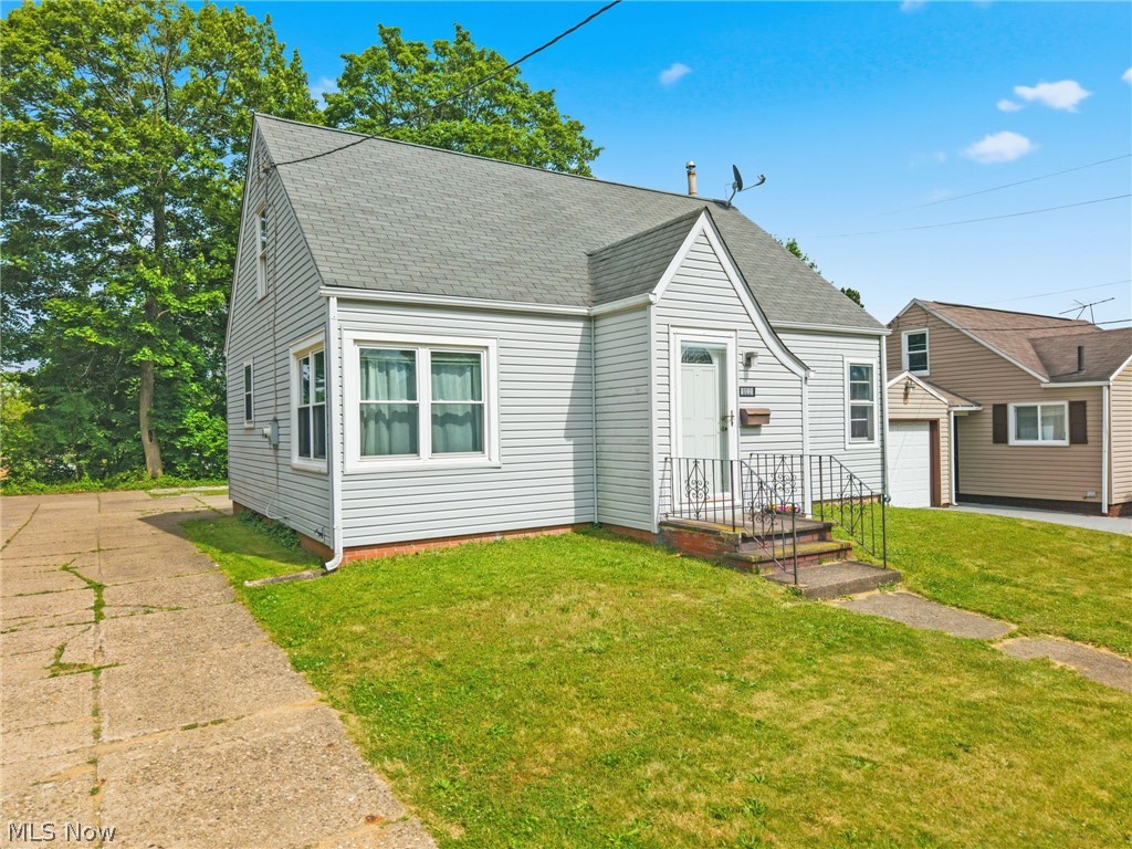 1612 Cherry Avenue Ne Property Photo 1
