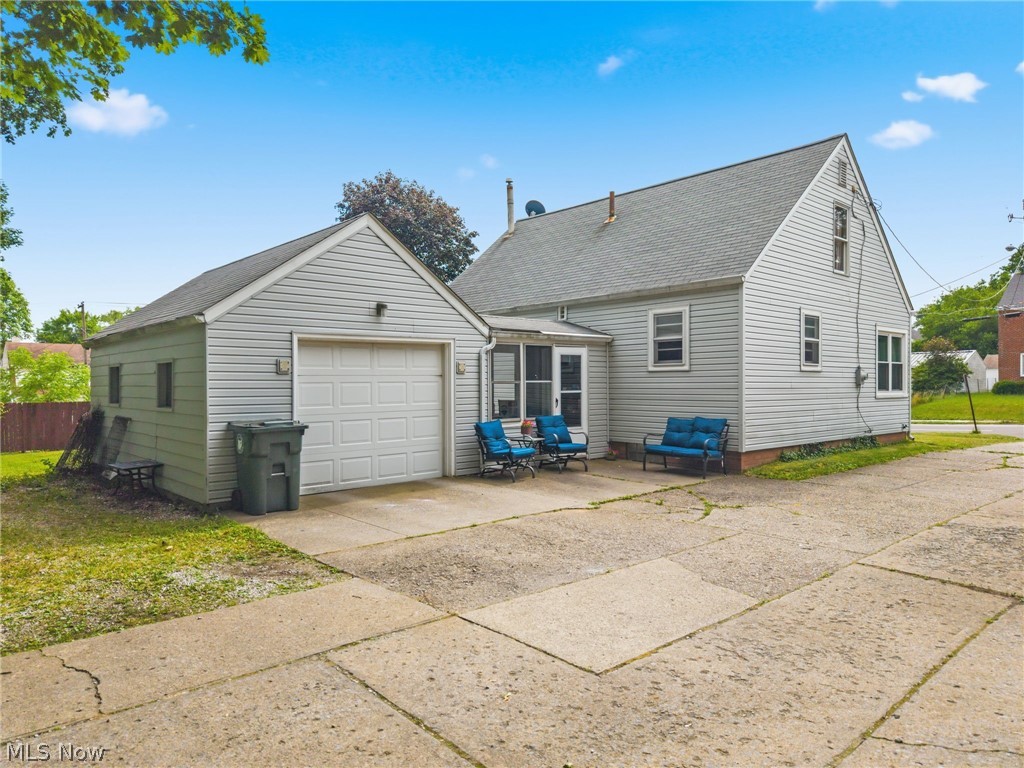 1612 Cherry Avenue Ne Property Photo 3