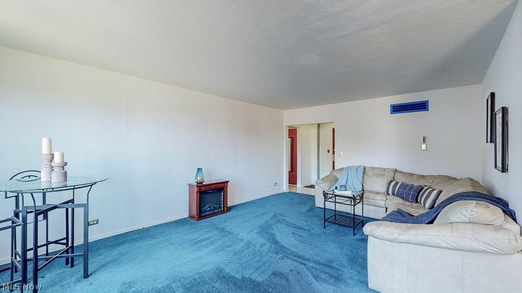 13800 Fairhill Road 512 Property Photo 3