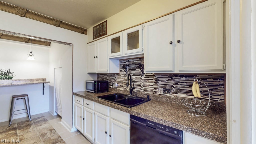 13800 Fairhill Road 512 Property Photo 9