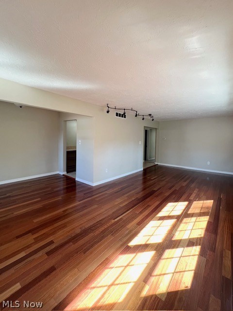 20301 Shelburne Road 8b Property Photo 9