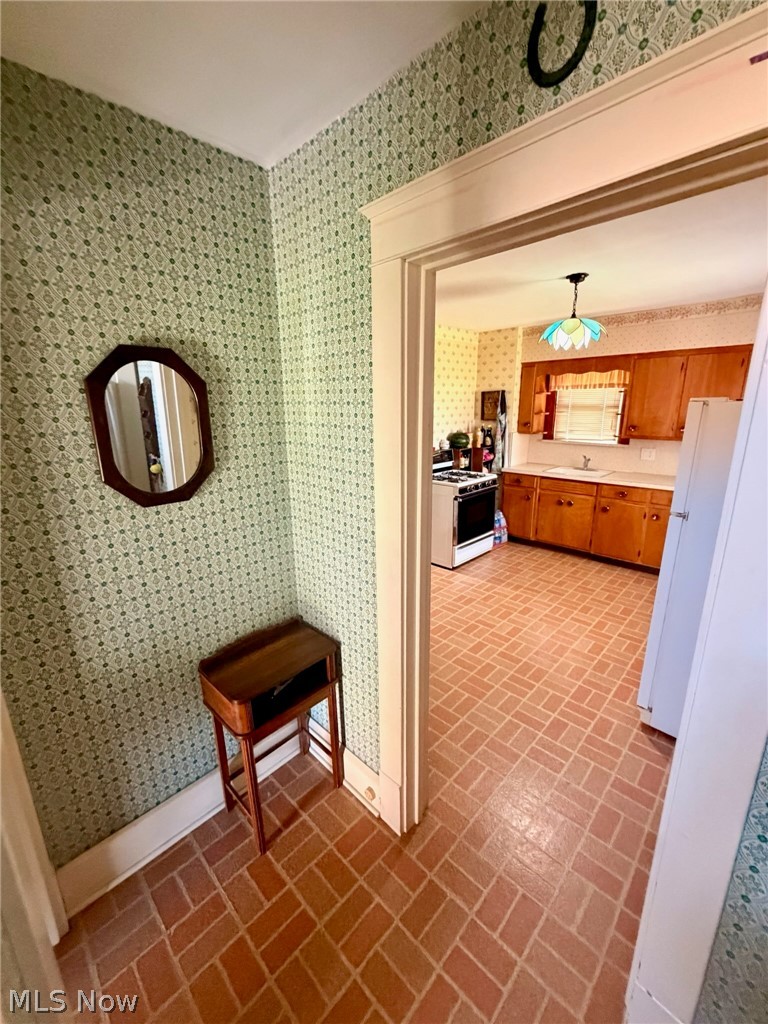1350 E Florida Avenue Property Photo 6