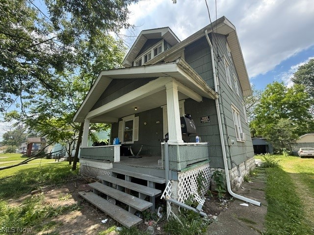 1815 Roosevelt Avenue Ne Property Photo 2