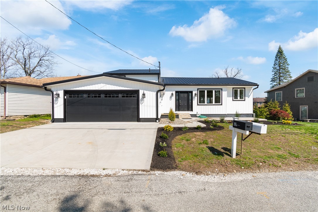 253 Aqua Boulevard Property Photo 1