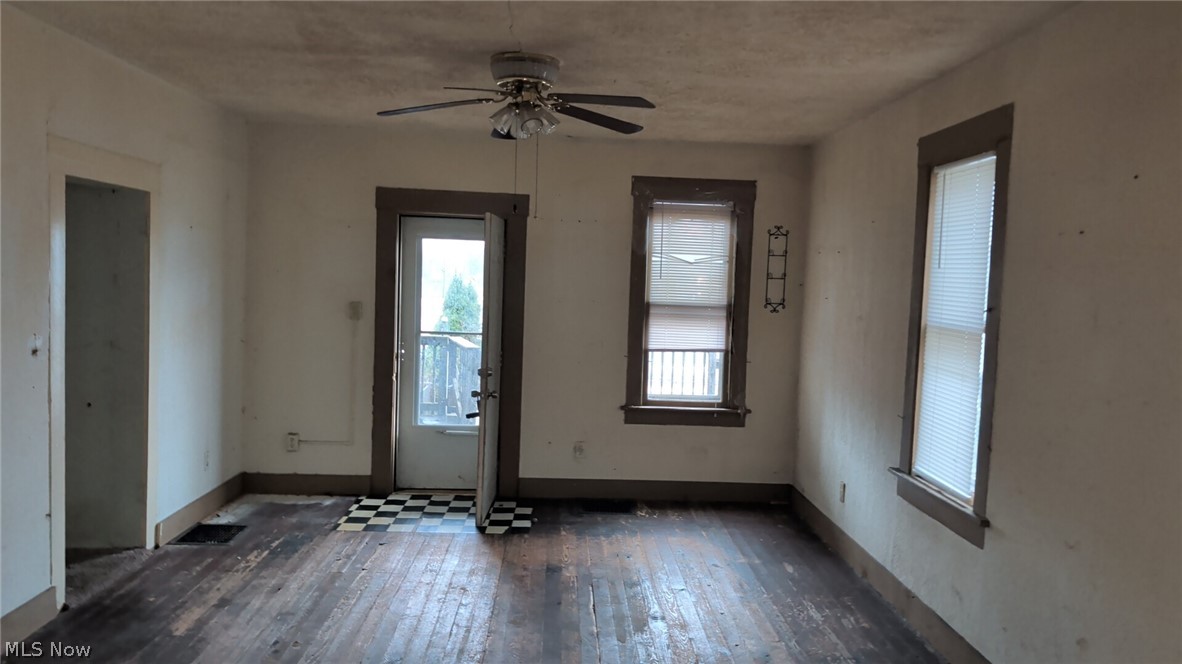 1857 Maple Avenue Ne Property Photo 5