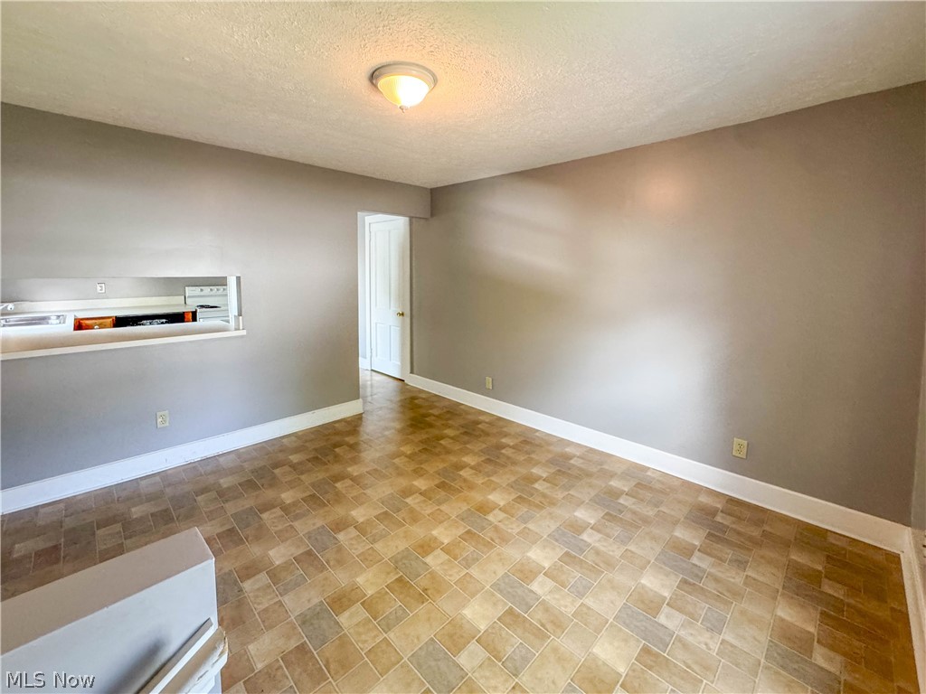 32 Romaine Avenue Property Photo 27