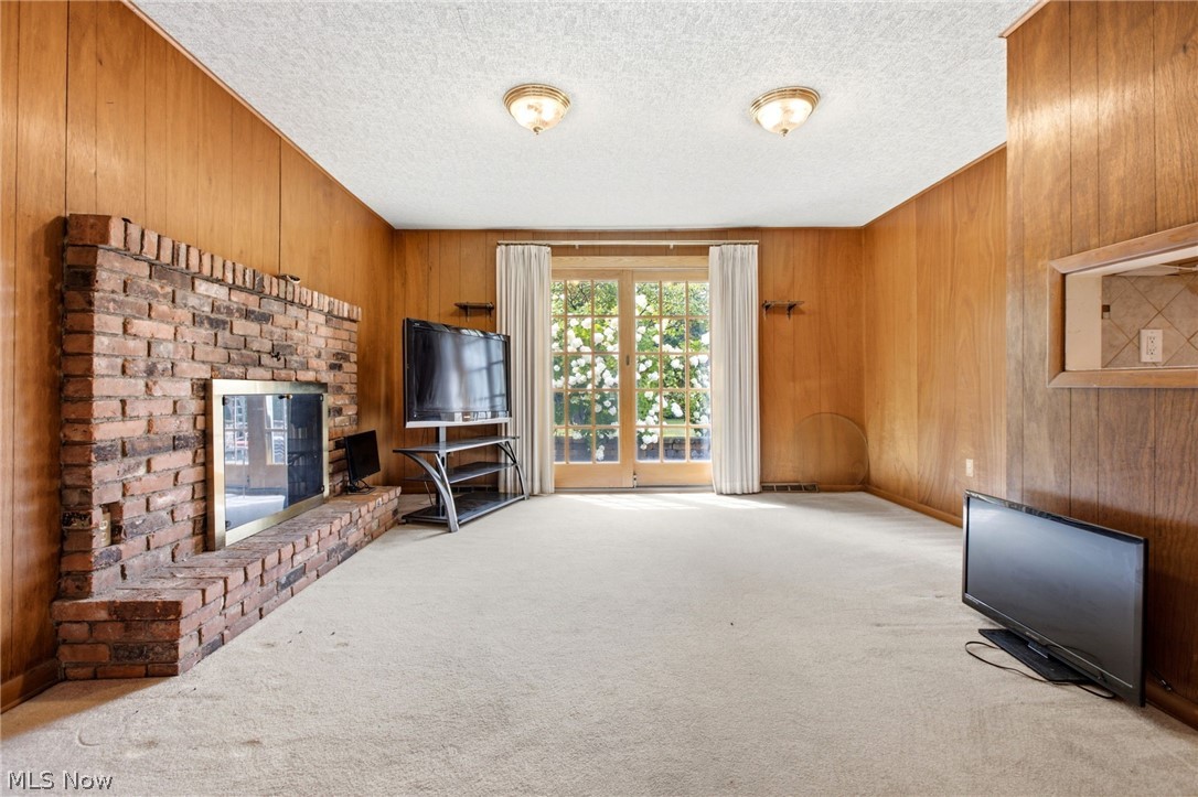 968 Bryan Drive Property Photo 4