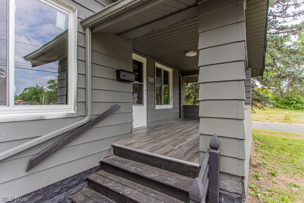 303 E Ravenwood Avenue Property Photo 3