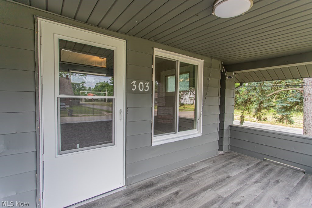 303 E Ravenwood Avenue Property Photo 4