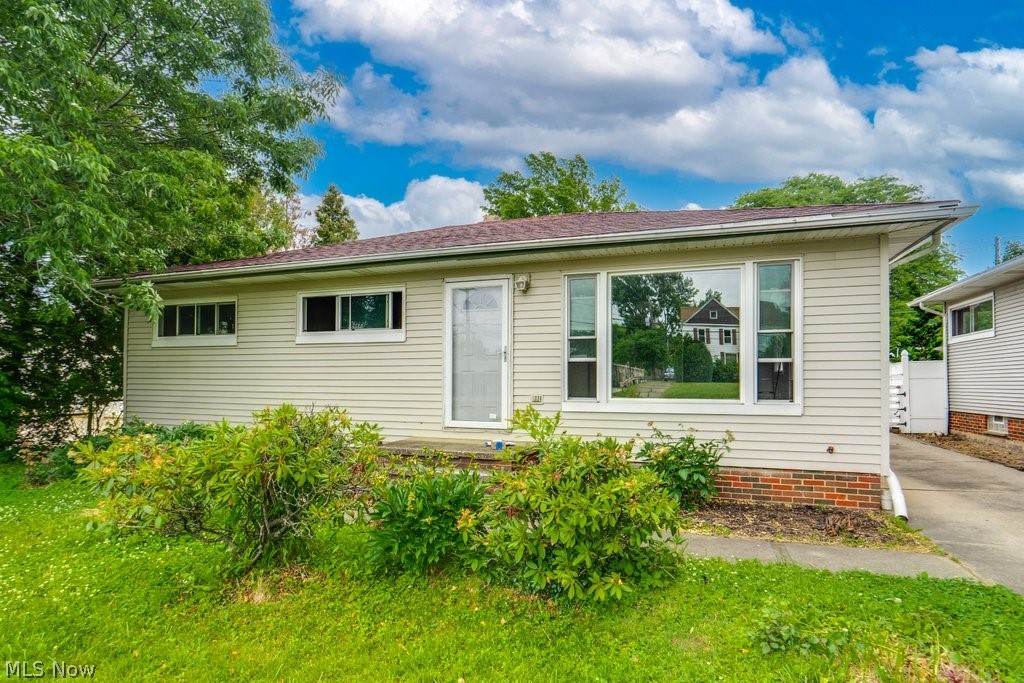 5833 Stumph Road Property Photo 2