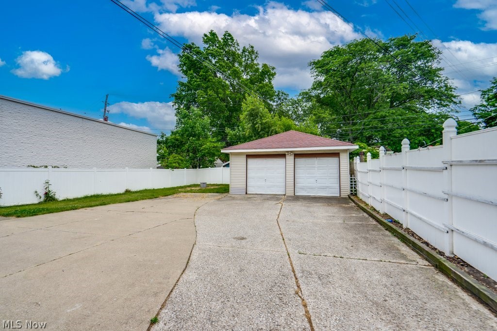 5833 Stumph Road Property Photo 24