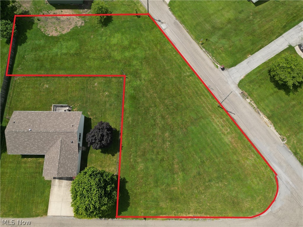 548 Thomas Road Property Photo 1