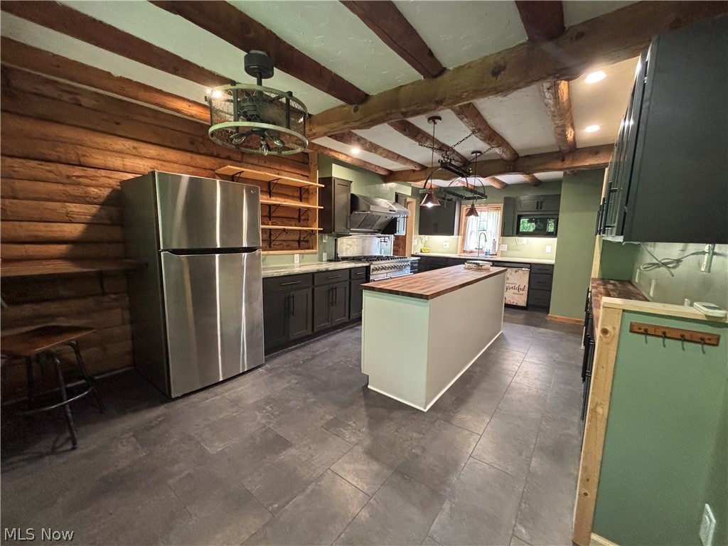 18821 Munn Road Property Photo 3