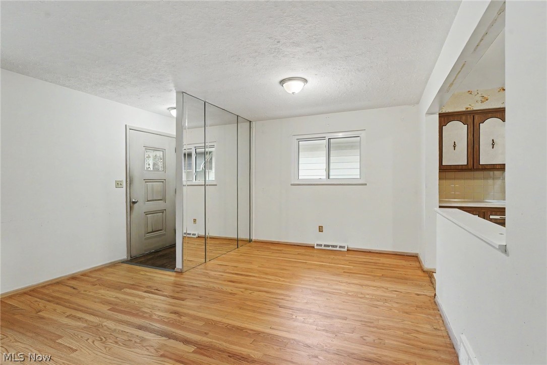 5576 Andover Boulevard Property Photo 2