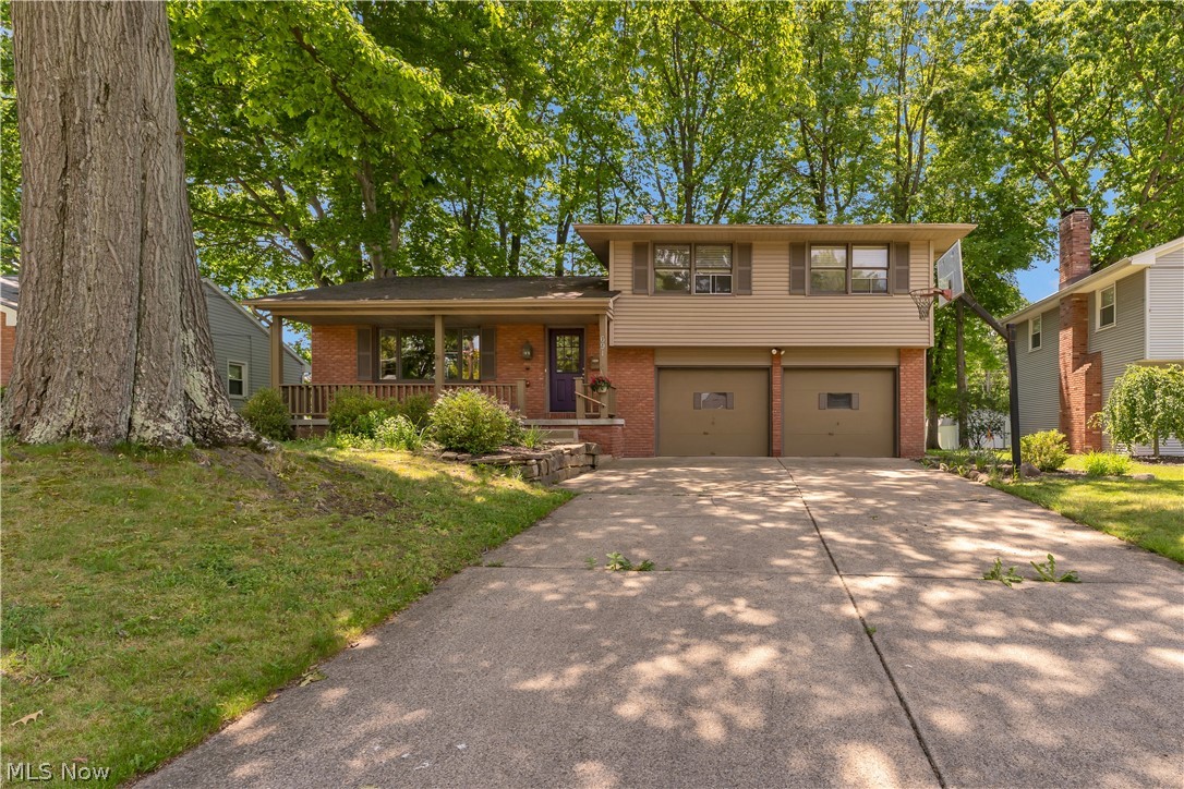 691 Oakridge Drive Property Photo 1