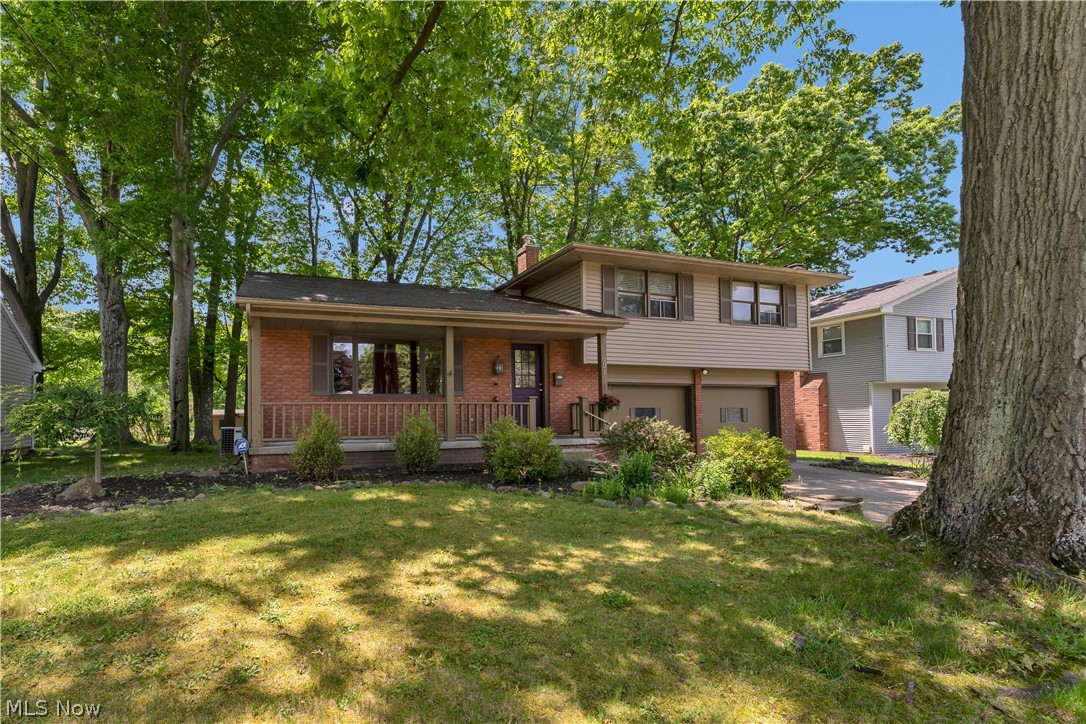 691 Oakridge Drive Property Photo 3