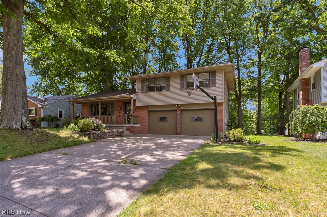 691 Oakridge Drive Property Photo 4