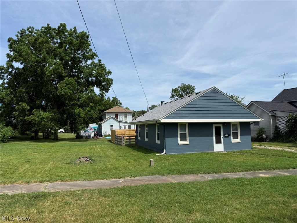 725 Perry Street Property Photo 1