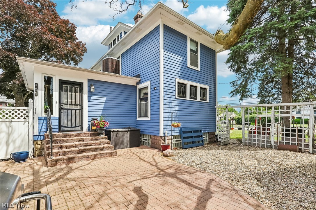 402 Bank Street Property Photo 43