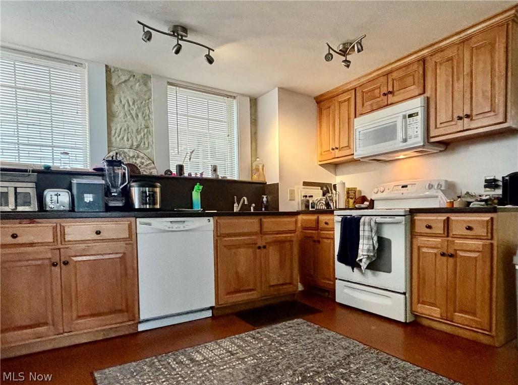 512 E Buchtel Avenue Property Photo 8