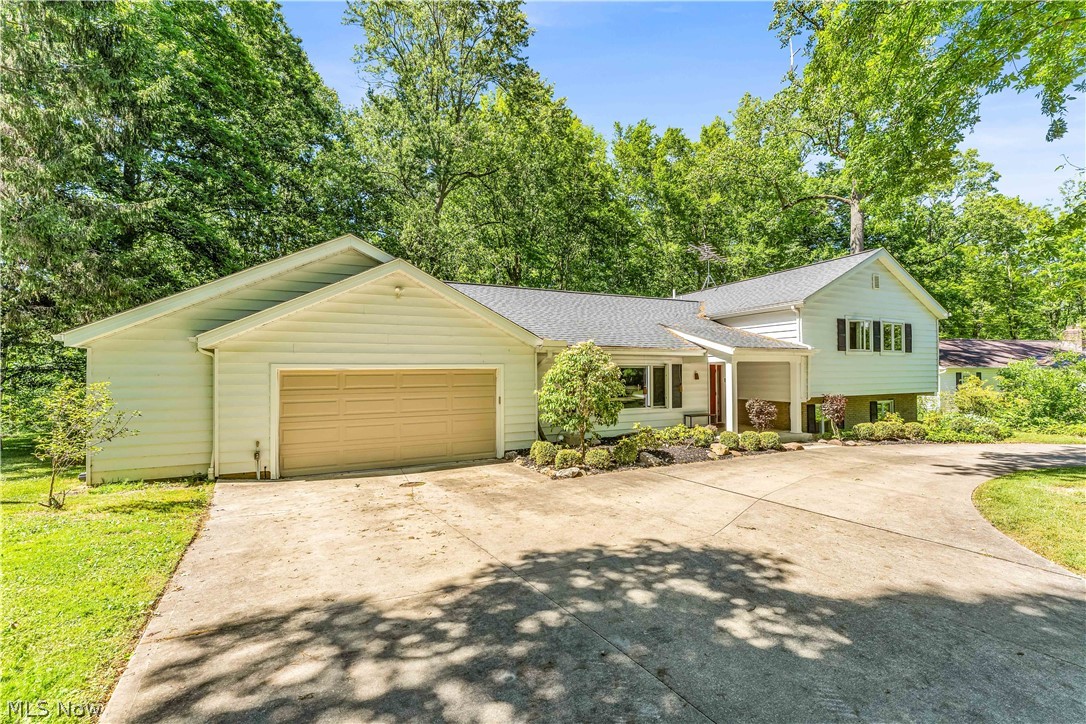 6821 Thornapple Drive