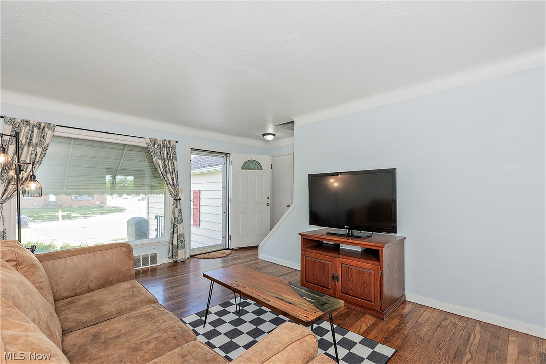 1649 Gilbert Drive Property Photo 3
