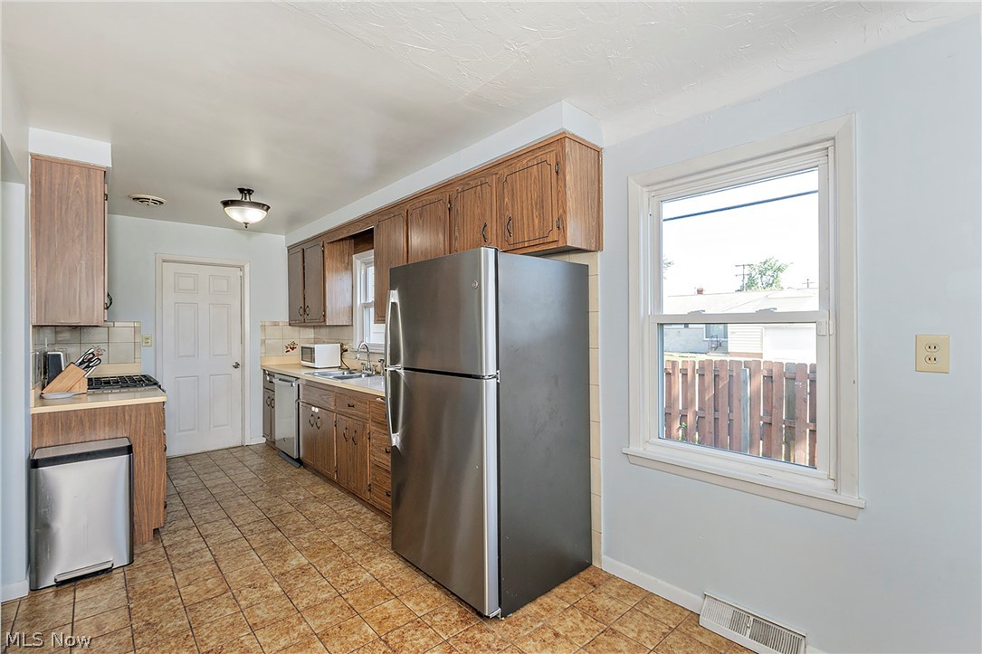 1649 Gilbert Drive Property Photo 8