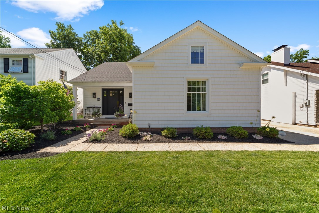 19125 E Shoreland Avenue Property Photo 1
