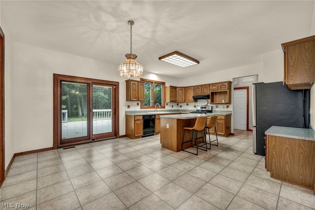 342 Woodbridge Glen Property Photo 14