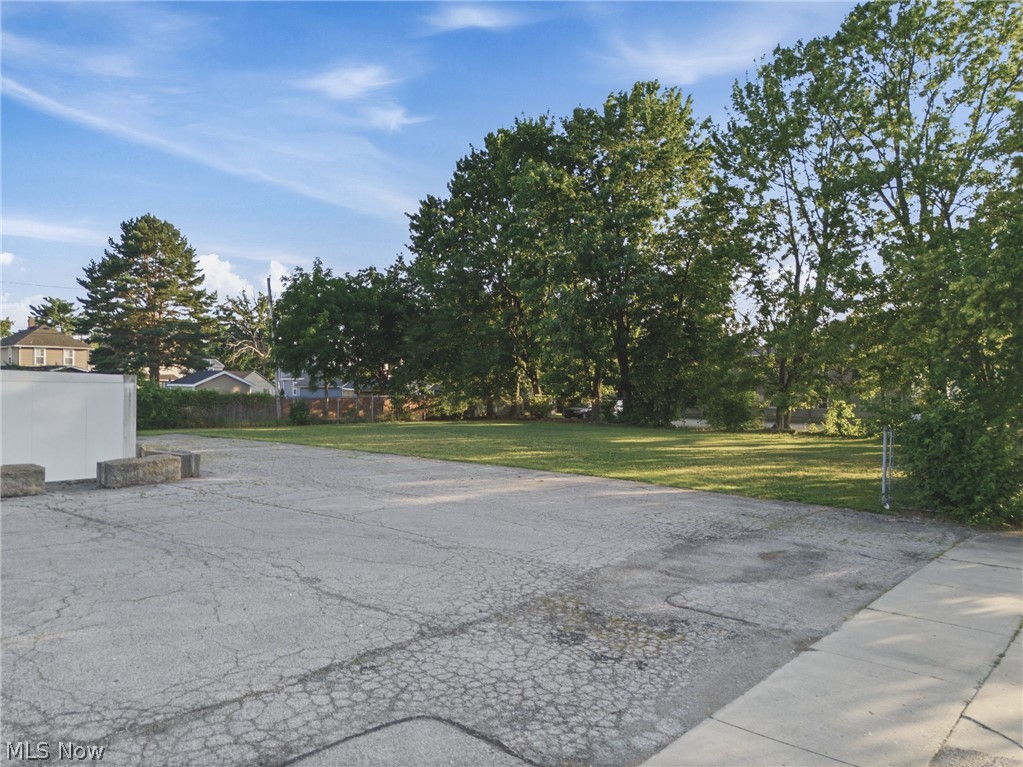2430 E 28th Street Property Photo 4