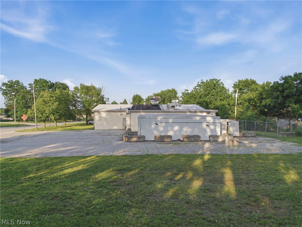 2430 E 28th Street Property Photo 5