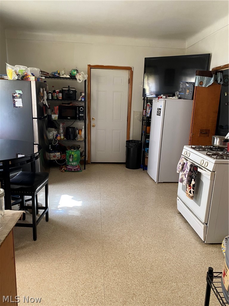 6622 Lansing Property Photo 4
