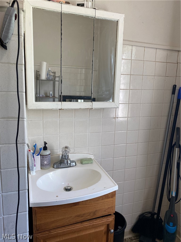 6622 Lansing Property Photo 17