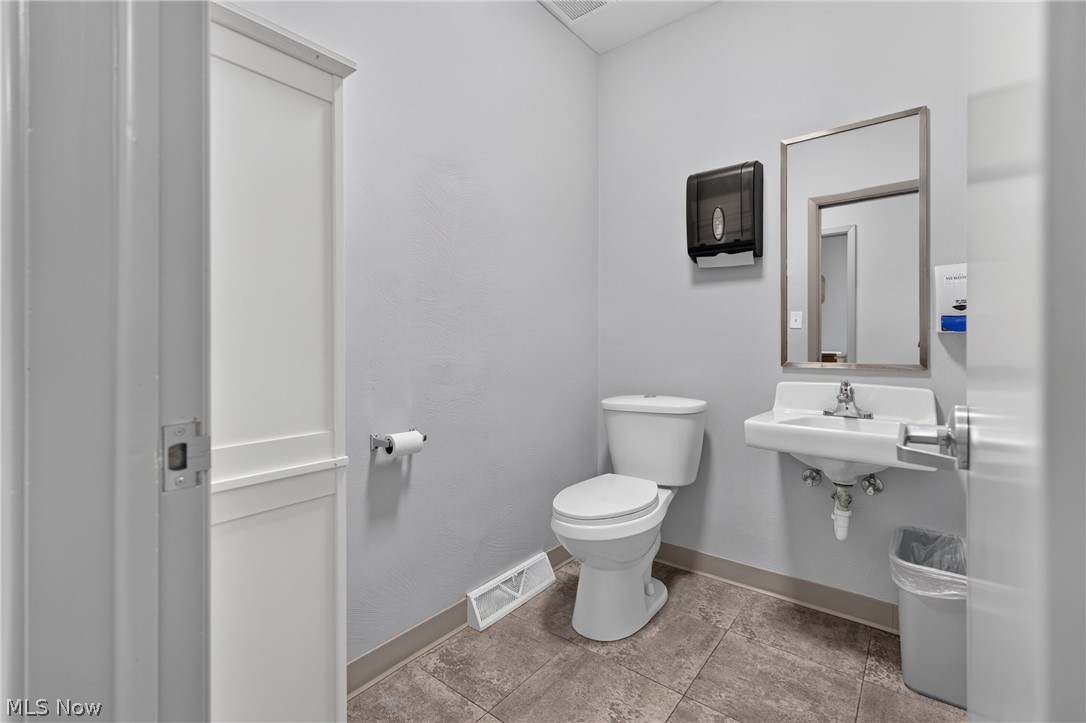 2894 Center Road Property Photo 34