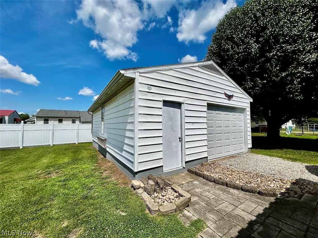 811 Leonard Avenue Property Photo 20