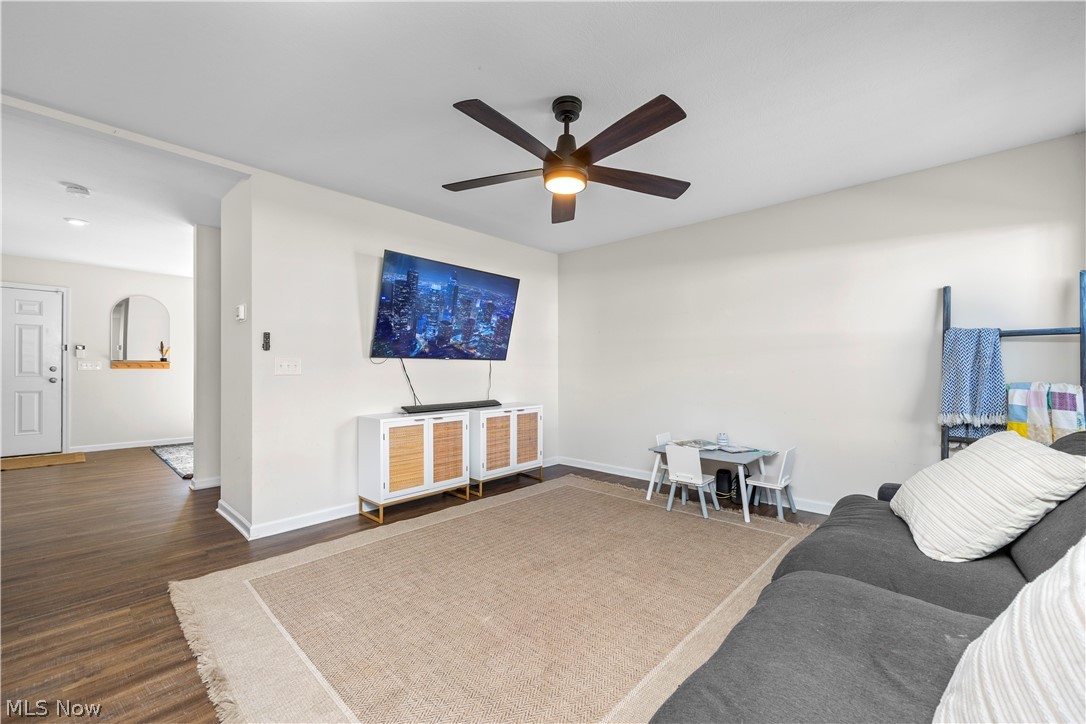 6034 Conneaut Light Property Photo 4