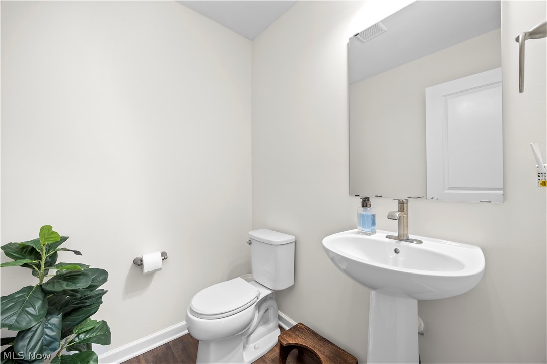6034 Conneaut Light Property Photo 10