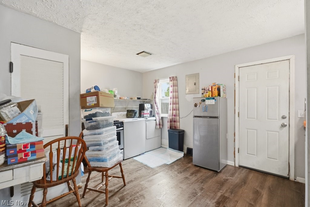 655 E 266th Street Property Photo 4