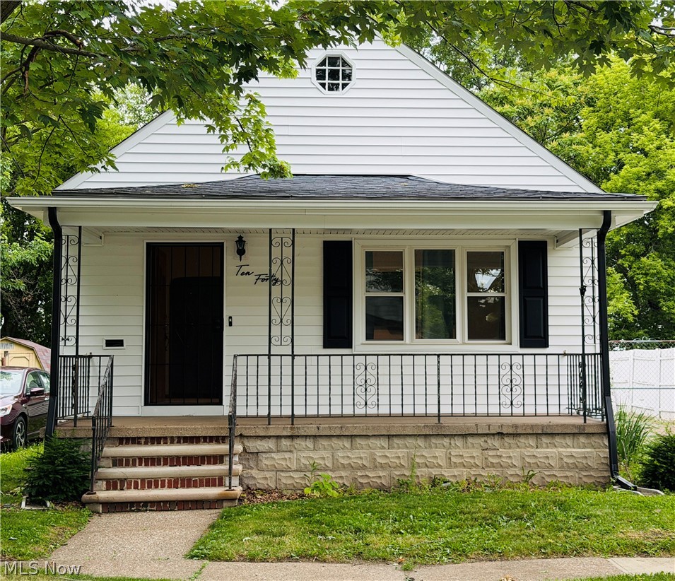 1040 W 18th Street Property Photo 1