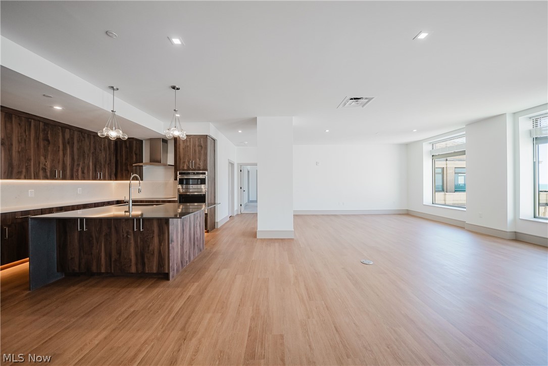 99 W Saint Clair Avenue Property Photo 9