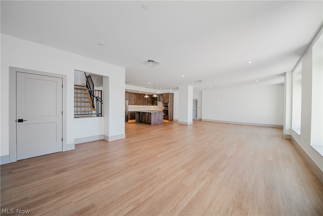 99 W Saint Clair Avenue Property Photo 11