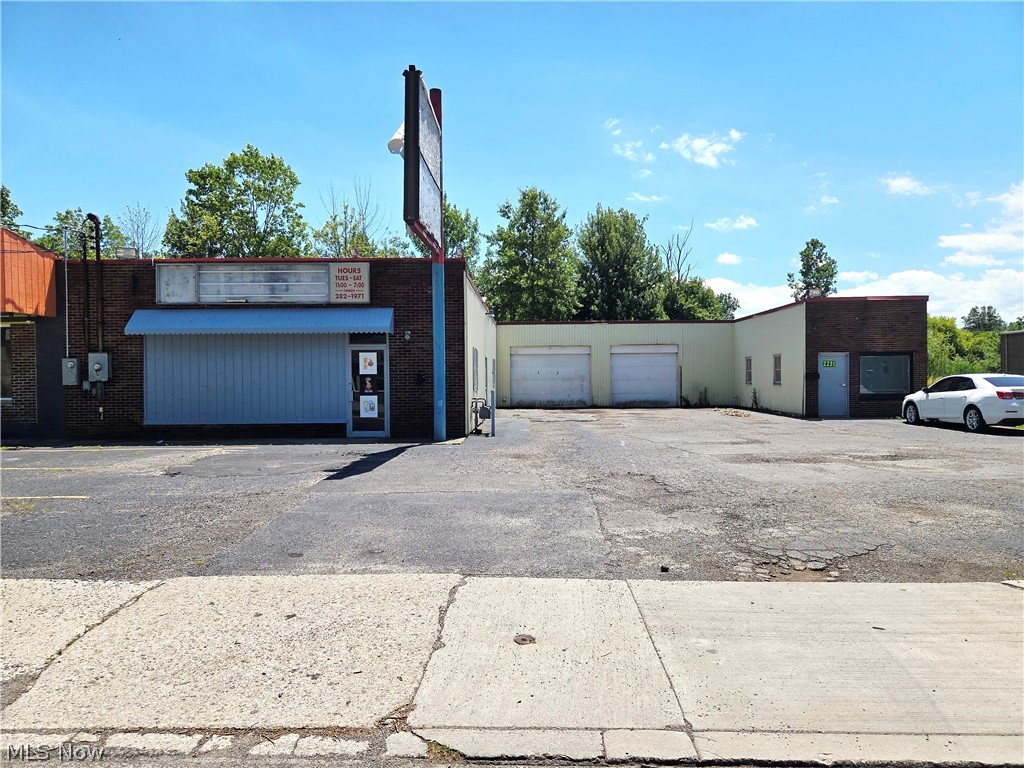 2229 W 21st Street W