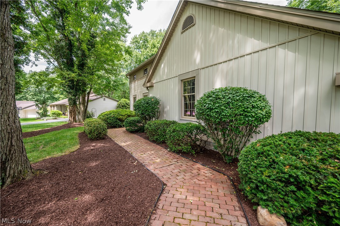 548 Squirrel Hill Drive Property Photo 8